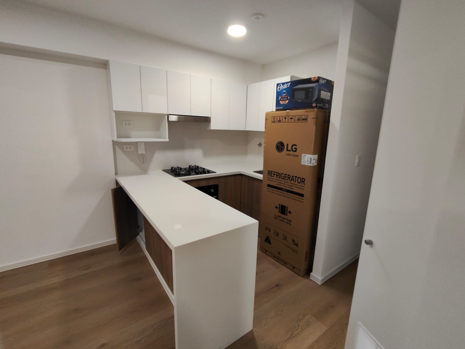 BARRANCO:Alquilo idepartamento de ESTRENO de 42 m2 con 1 dormitorio frente a PARQUE