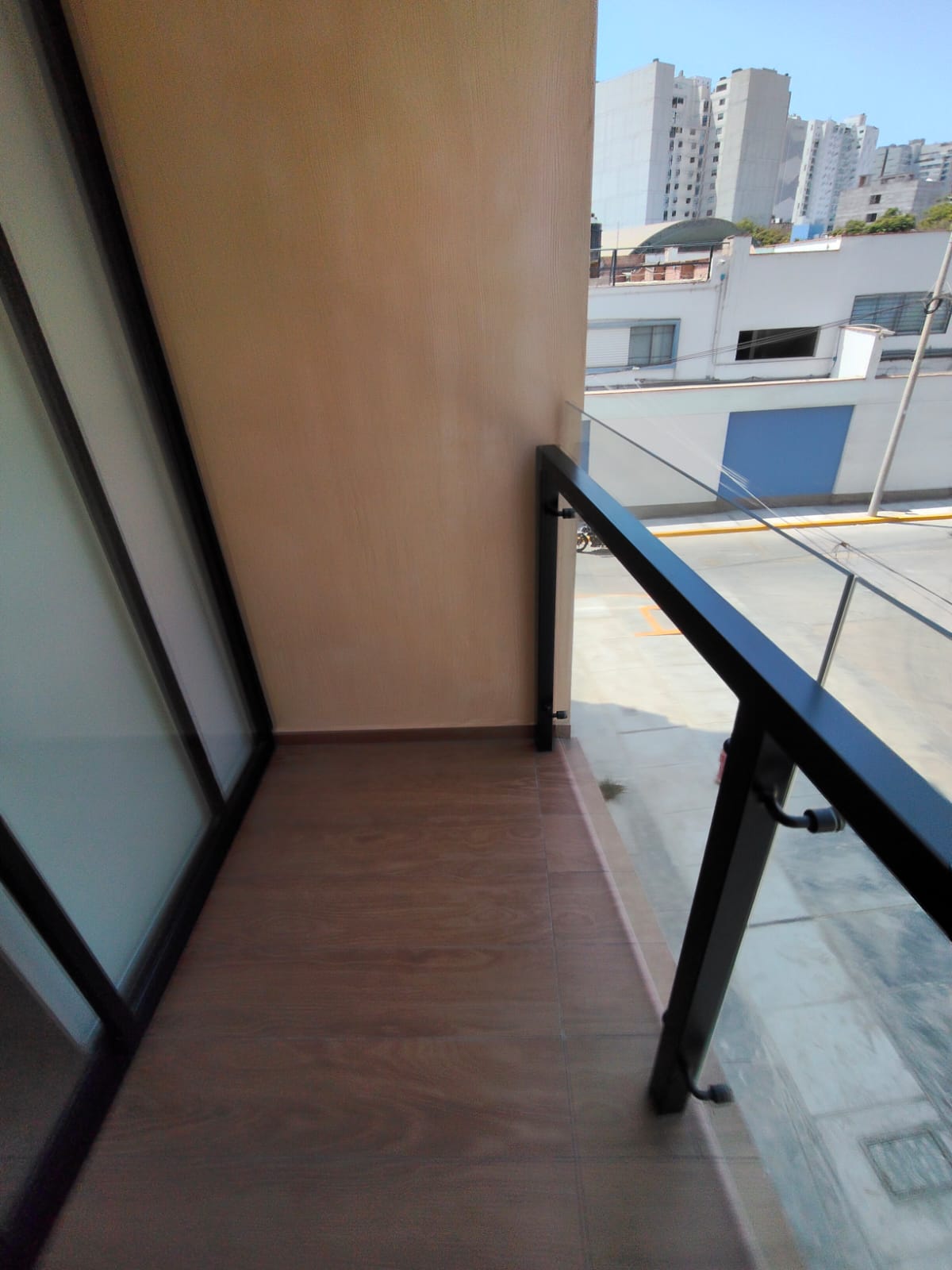 BARRANCO:Alquilo idepartamento de ESTRENO de 42 m2 con 1 dormitorio frente a PARQUE