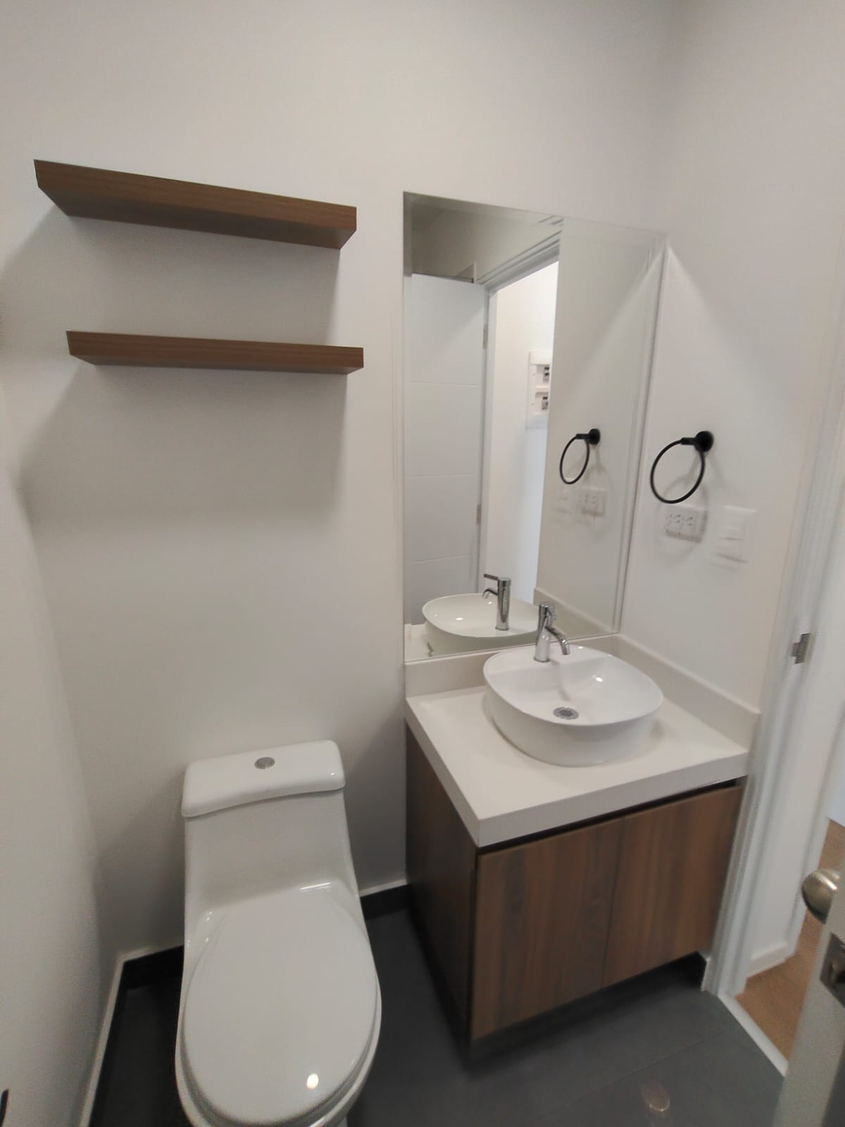 BARRANCO:Alquilo idepartamento de ESTRENO de 42 m2 con 1 dormitorio frente a PARQUE