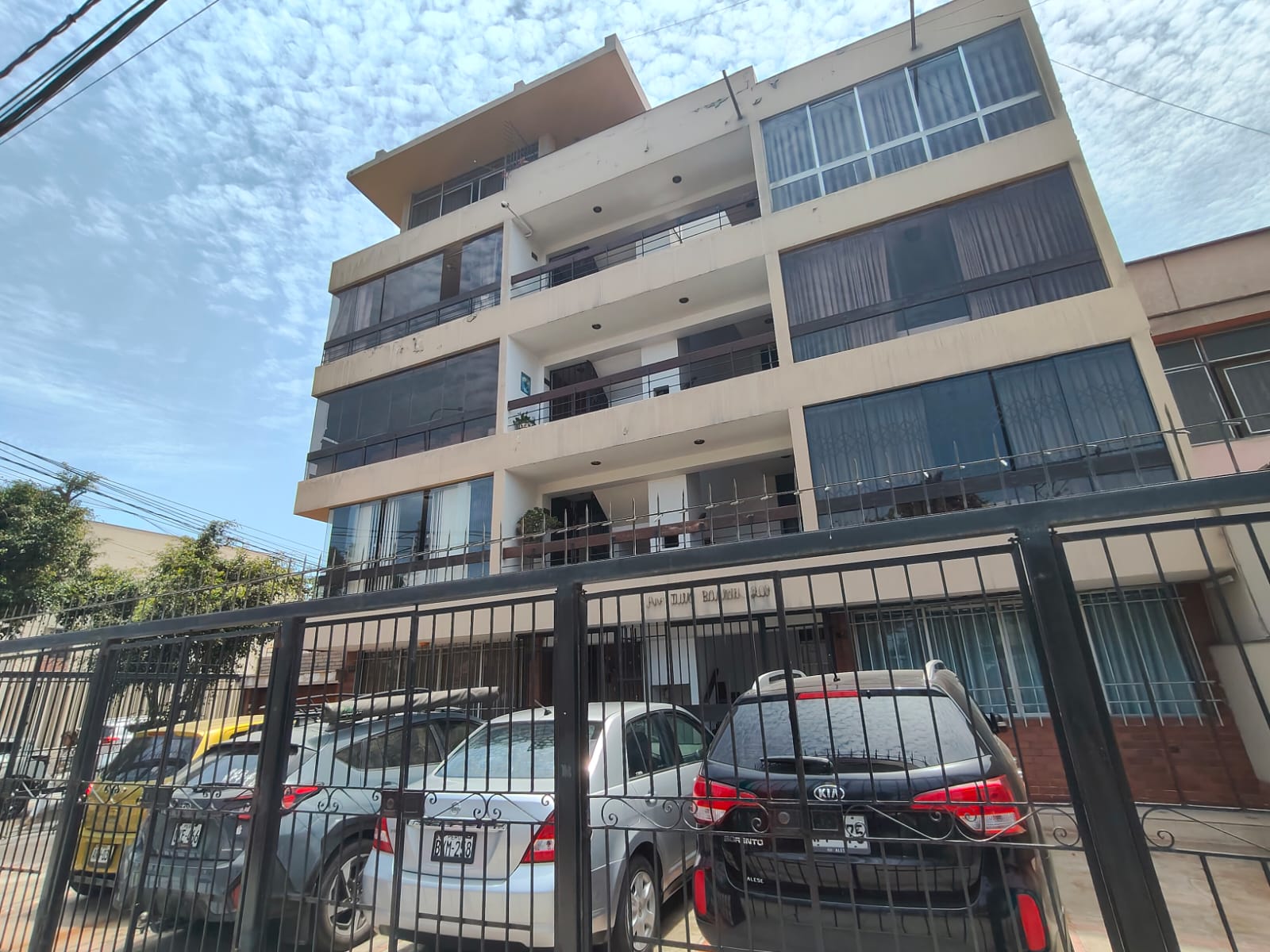 SAN BORJA_ALQUILO DEPARTAMENT 100 M2, CON 3 DORMITORIOS, 2 BAÑOS, 1 ESTACIONAMIENTO