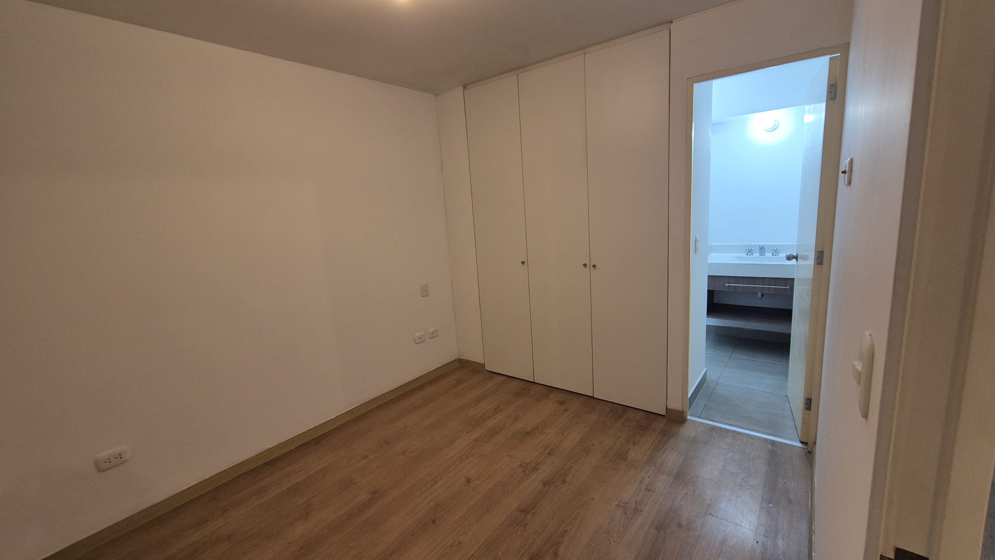 Alquilo_Santa Beatriz_Lincedepartam_58m2_2habitaciones_2baños_Arenales 1241